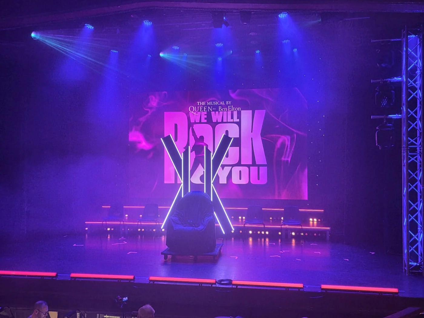 The illuminated throne on stage in We Will Rock You